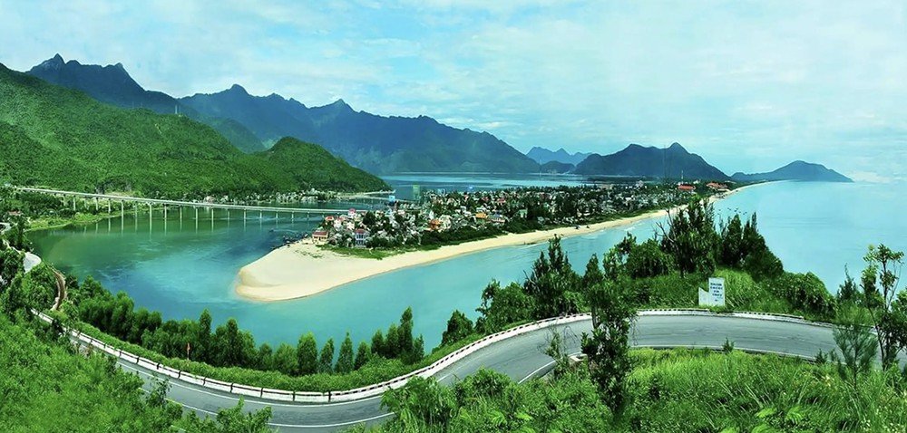 Da Nang: Hue Imperial Day Trip, Hai Van Pass & Lunch 3