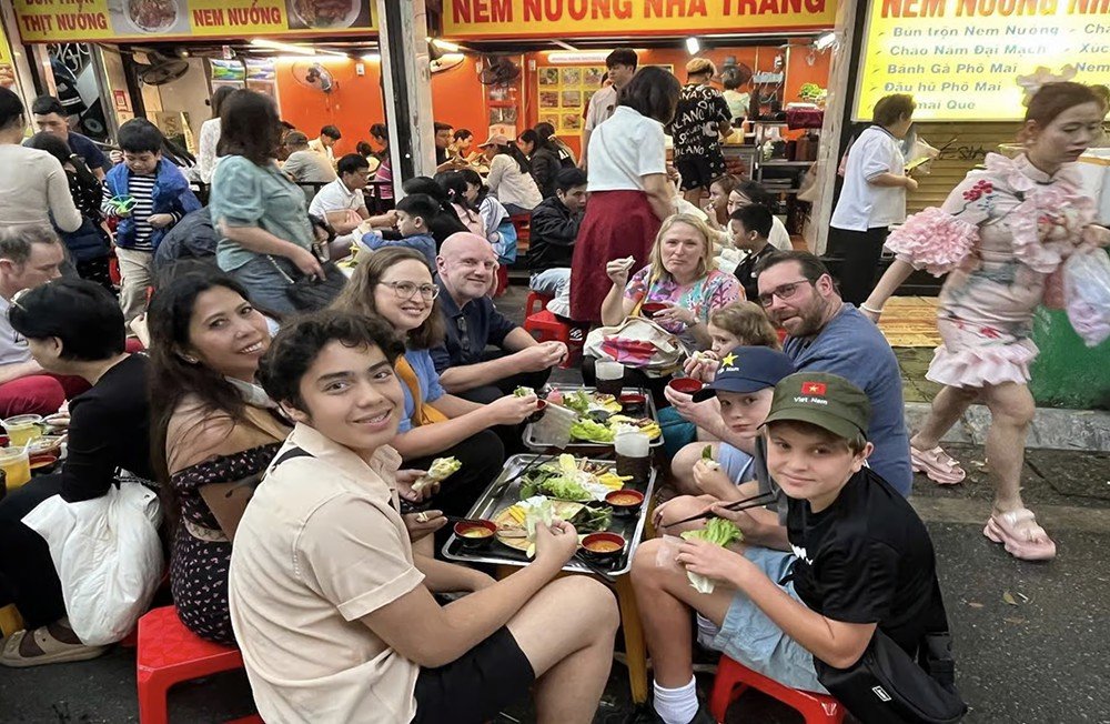 Hanoi: Street Food Tour with Train Street & Hidden Alleyways 3