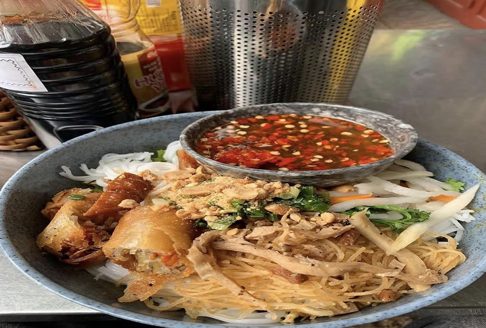 Hanoi: Street Food Tour with Train Street & Hidden Alleyways 6