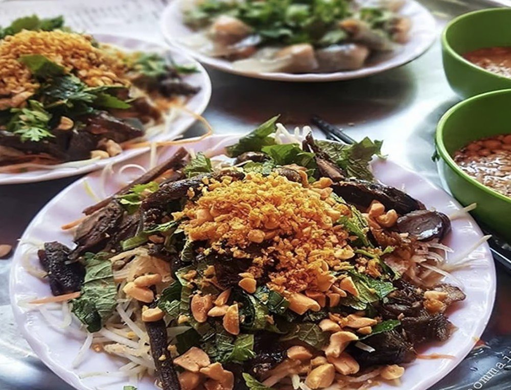 Hanoi: Eat Like a Local Small Group Street Food Tour 9