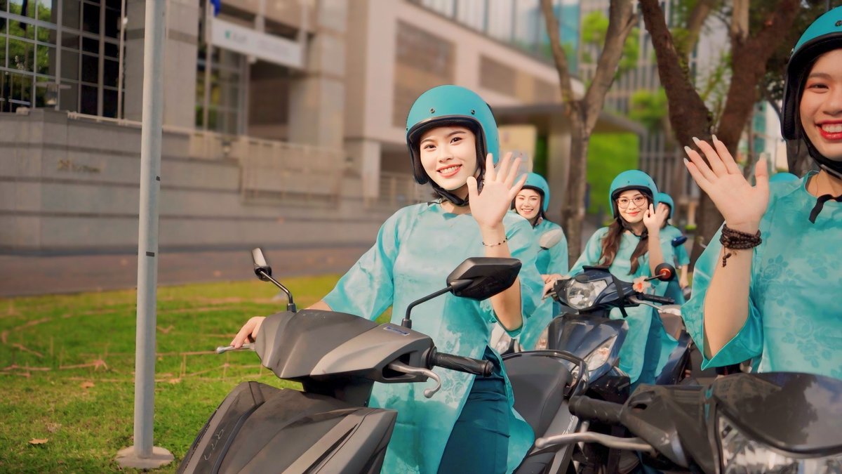 Street Food Tour In Ho Chi Minh City By Motorbike 6
