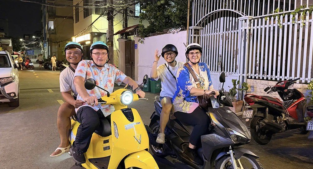 Da Nang Sightseeing Tour by Scooter – 10 Local Food Tastings 2
