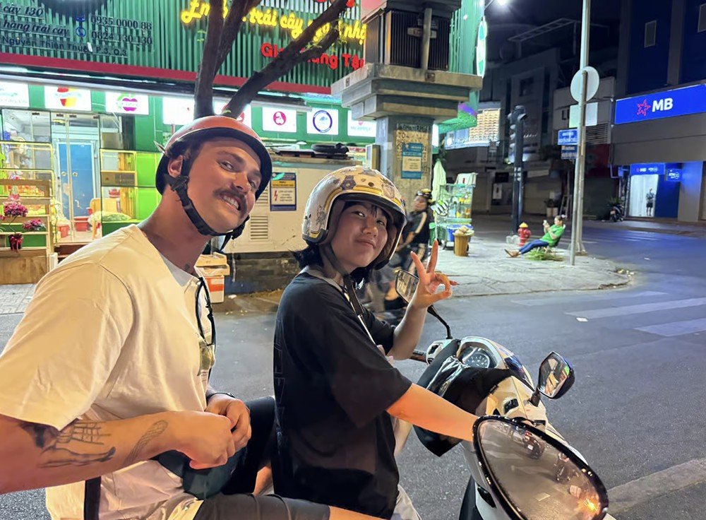 Da Nang Sightseeing Tour by Scooter – 10 Local Food Tastings 7