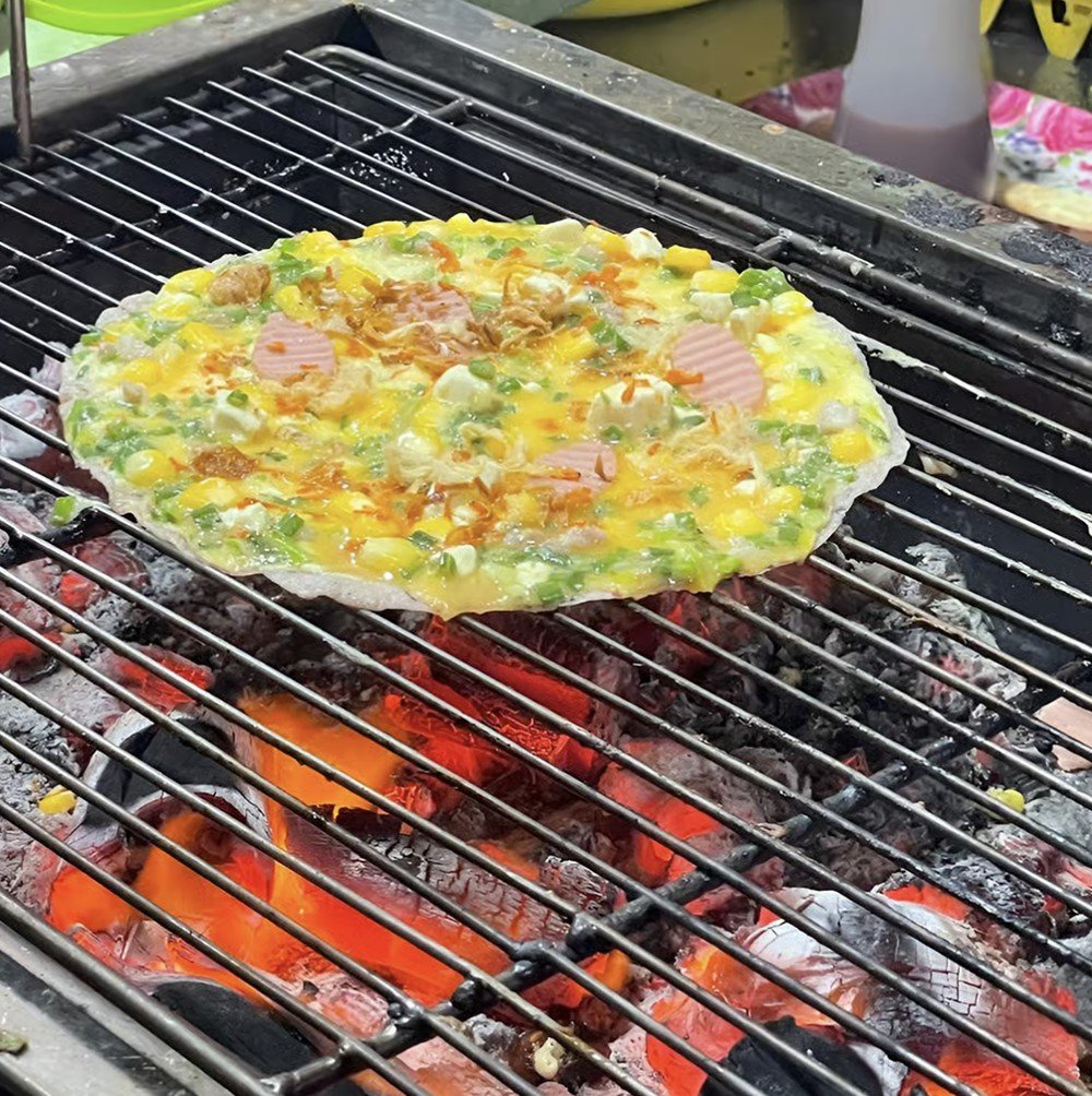 Da Nang Sightseeing Tour by Scooter – 10 Local Food Tastings 8