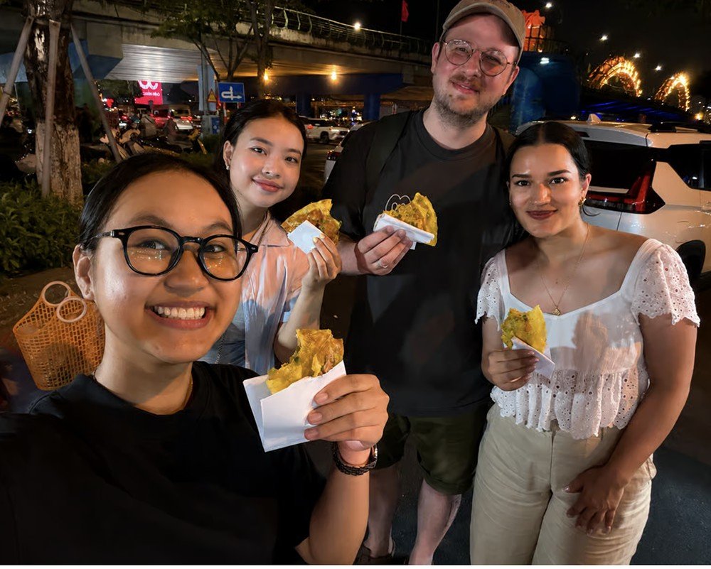 Da Nang Sightseeing Tour by Scooter – 10 Local Food Tastings 9