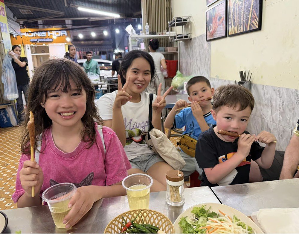 Da Nang Sightseeing Tour by Scooter – 10 Local Food Tastings 10