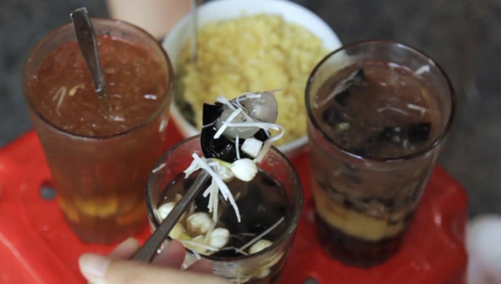 Hanoi: Small-Group Street Food Walking Tour 8