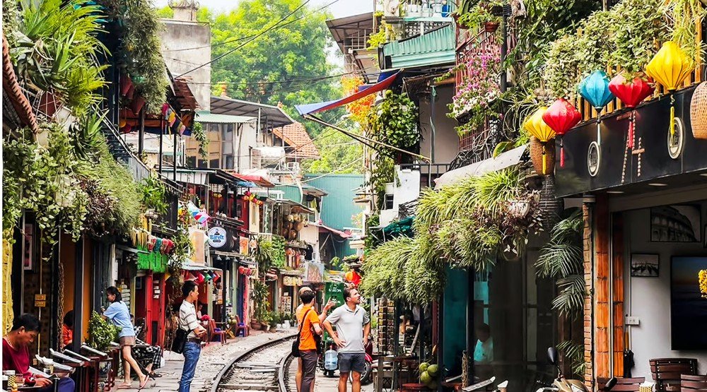 Hanoi: Guided Food Tour with Visit to Train Street 5