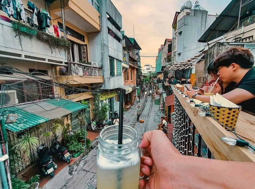 Hanoi: Guided Food Tour with Visit to Train Street 7