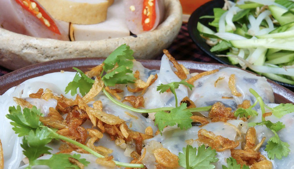 Hanoi: 7 Tastings Street Food Tour with Train Street 6