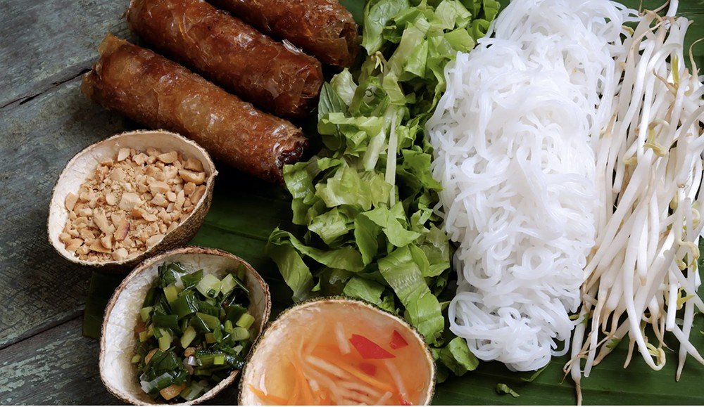 Hanoi: 7 Tastings Street Food Tour with Train Street 7