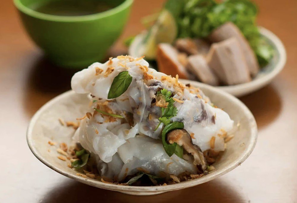 Hanoi: 7 Tastings Street Food Tour with Train Street 9