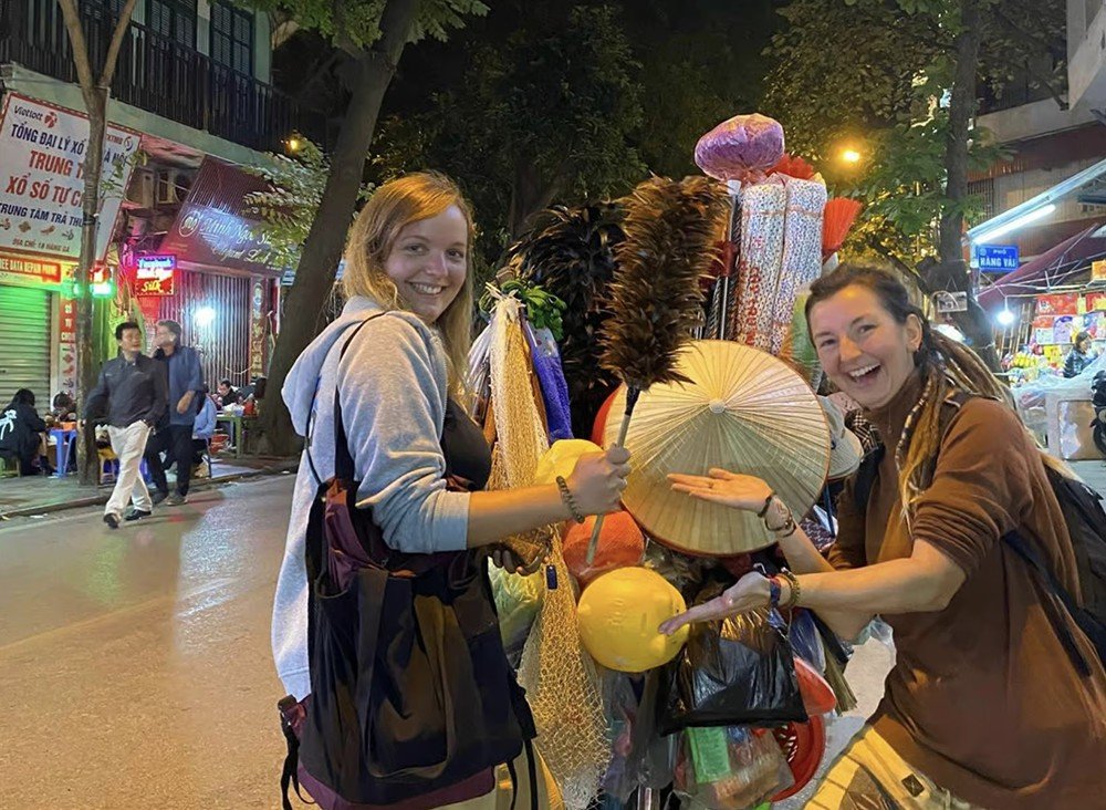 Hanoi: Guided Street Food Tour with Train Street Experience 10